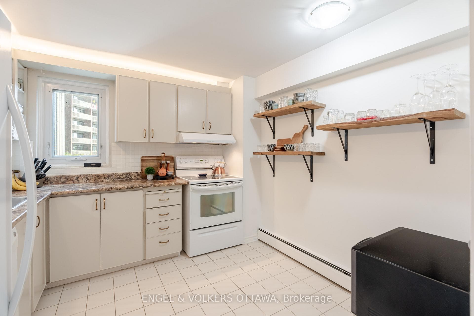 1171 Ambleside Drive Unit 606 photo 23