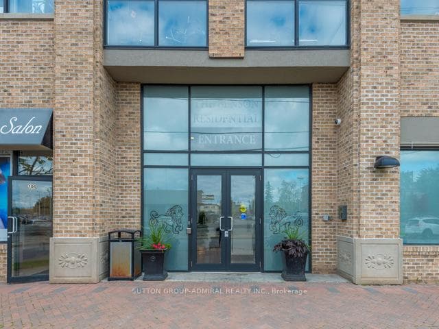 10376 Yonge Street Unit 501 photo 3