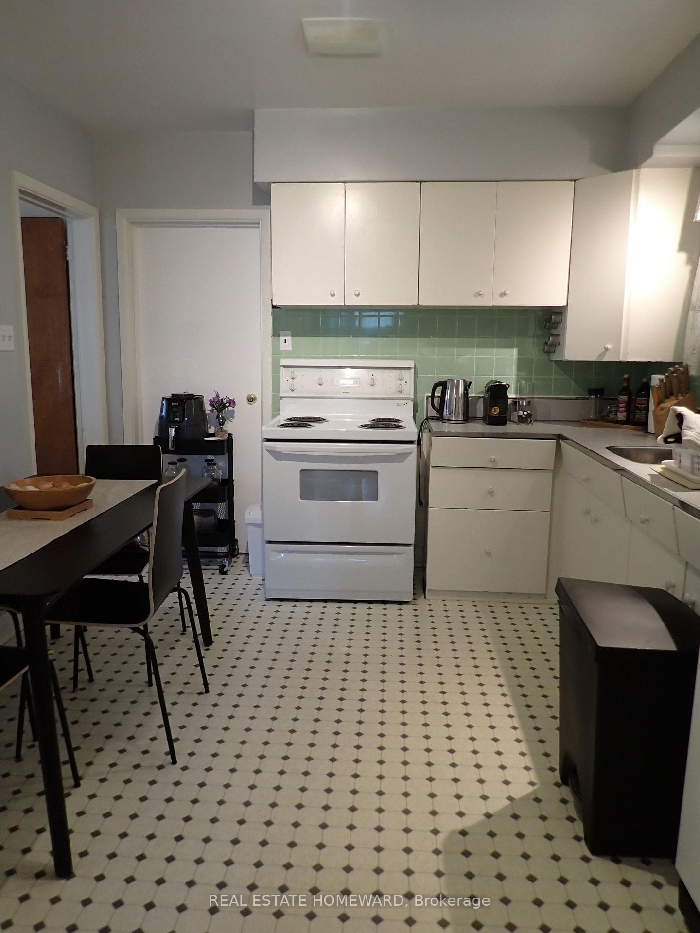 Eat-In Kitchen