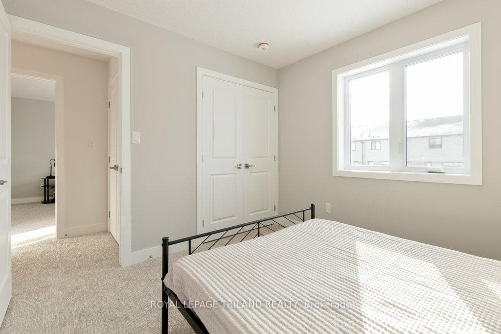 67 HARROW Lane photo 25