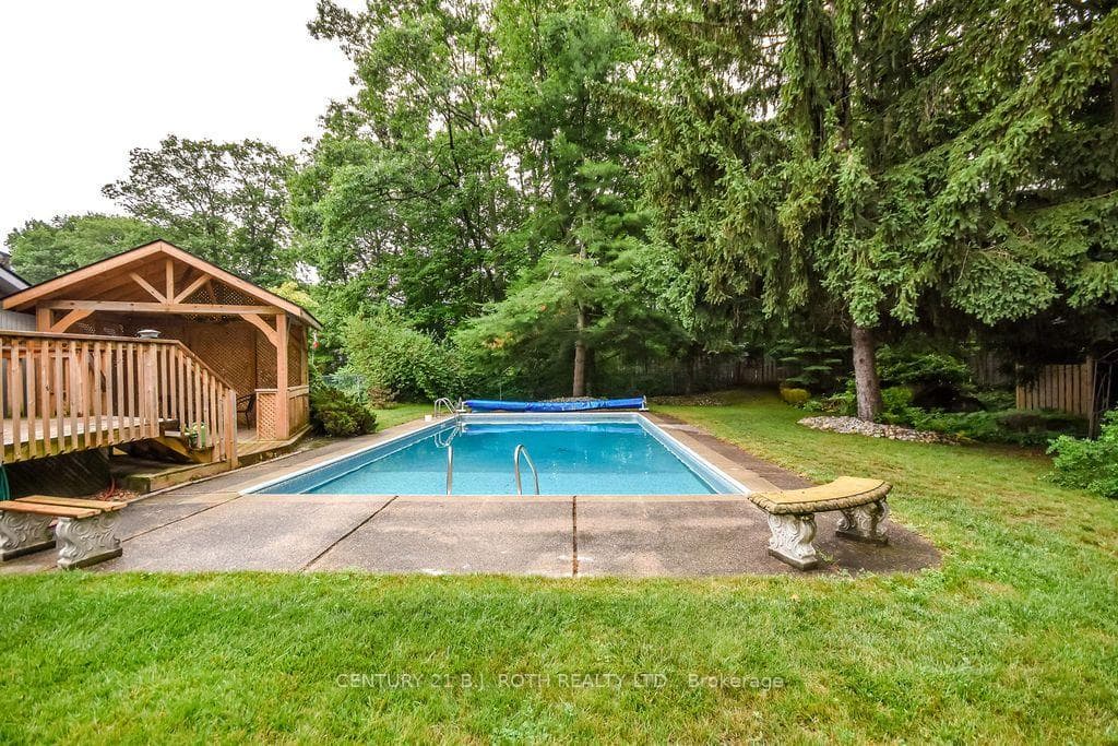 1037 Glen Eagles Crescent photo 38