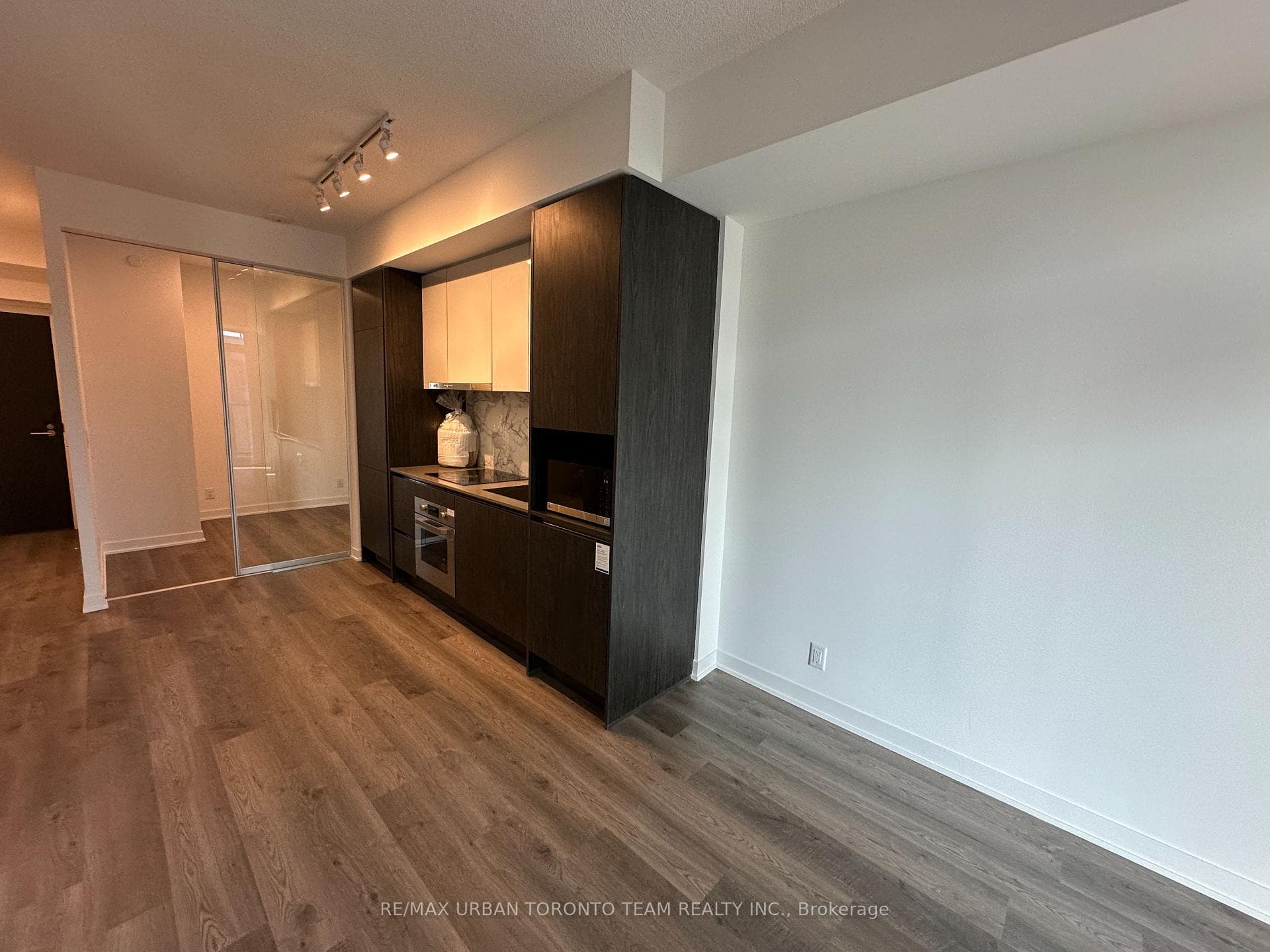 180 Front Street Unit 2008 photo 5