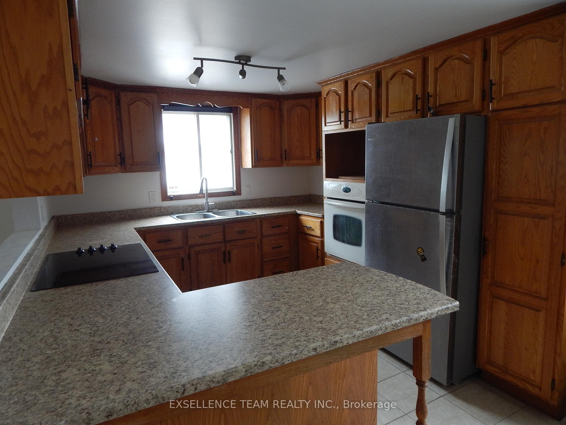 107 Louisa Street photo 3