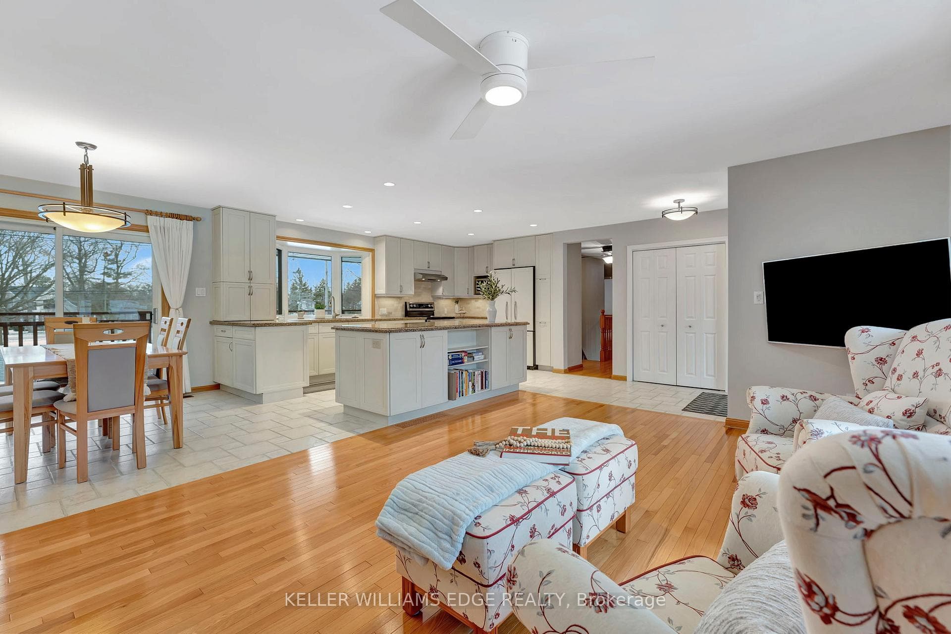 1554 VENETIA Drive photo 15