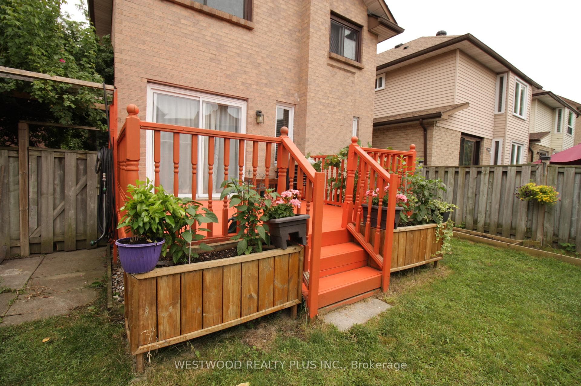 15 Esther Crescent photo 6