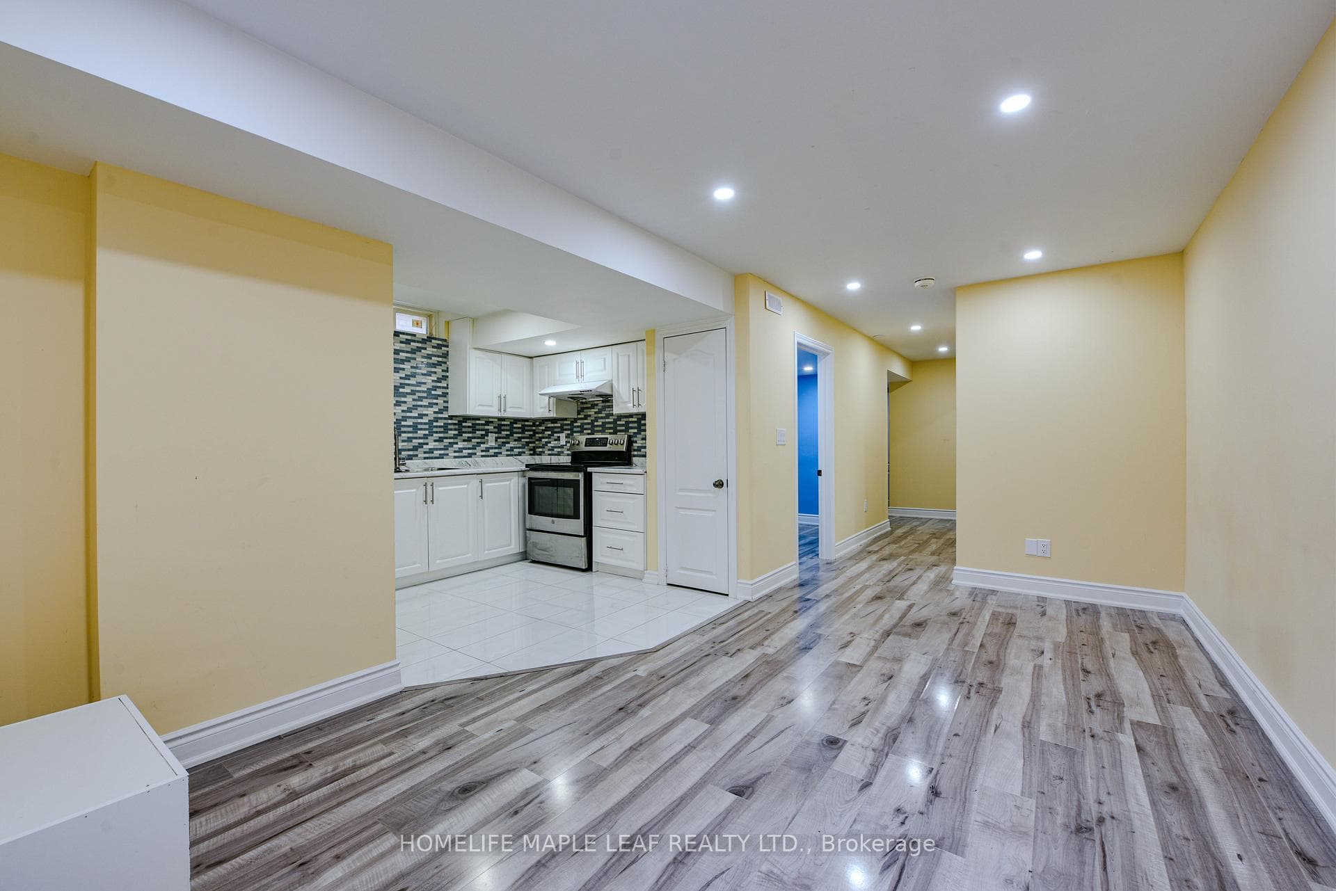 15 Orangeblossom Trail Unit Basement photo 2