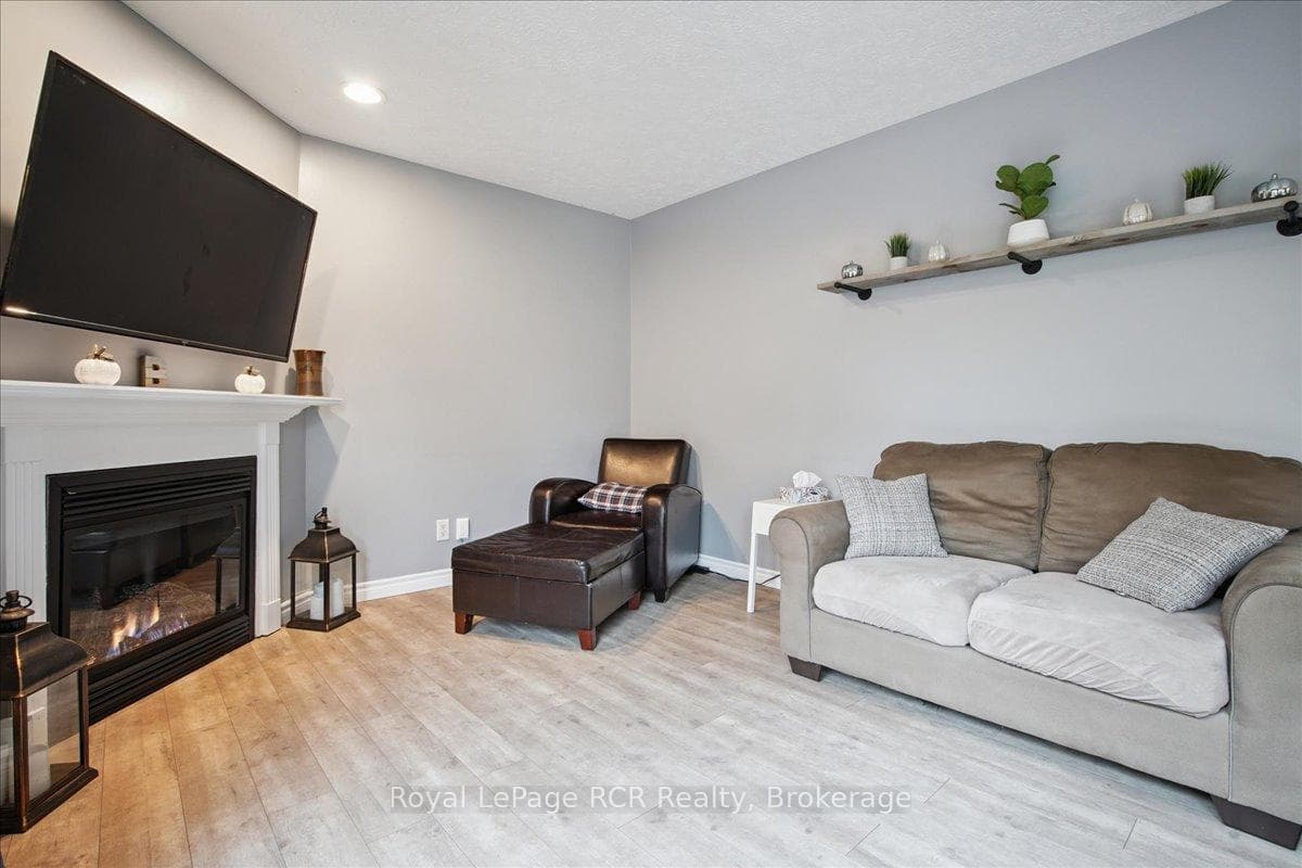 741 25th A Street photo 8
