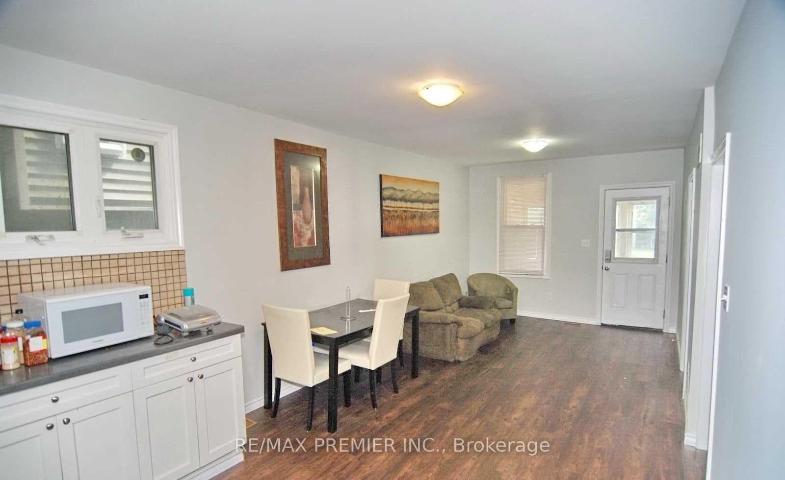 3588 Sandwich Street photo 2