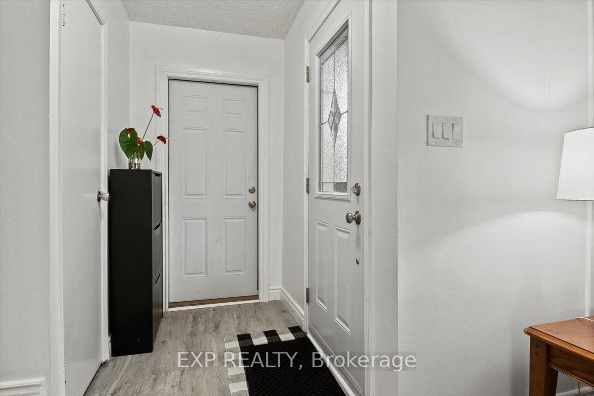 450 Bristol Crescent Unit 11 photo 7
