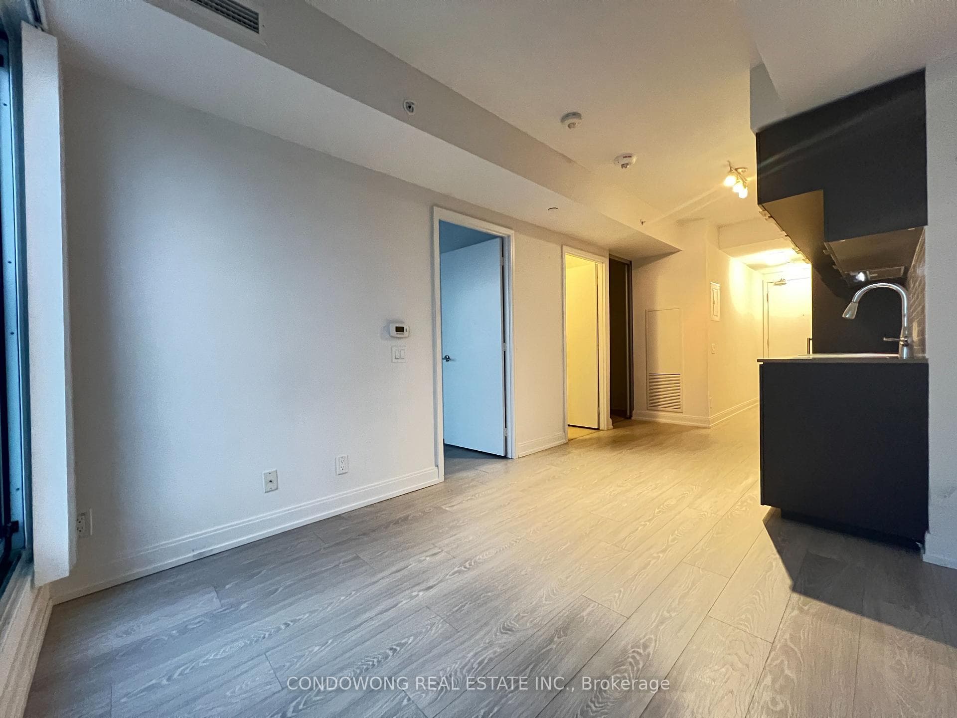 181 Dundas Street Unit 5015 photo 3