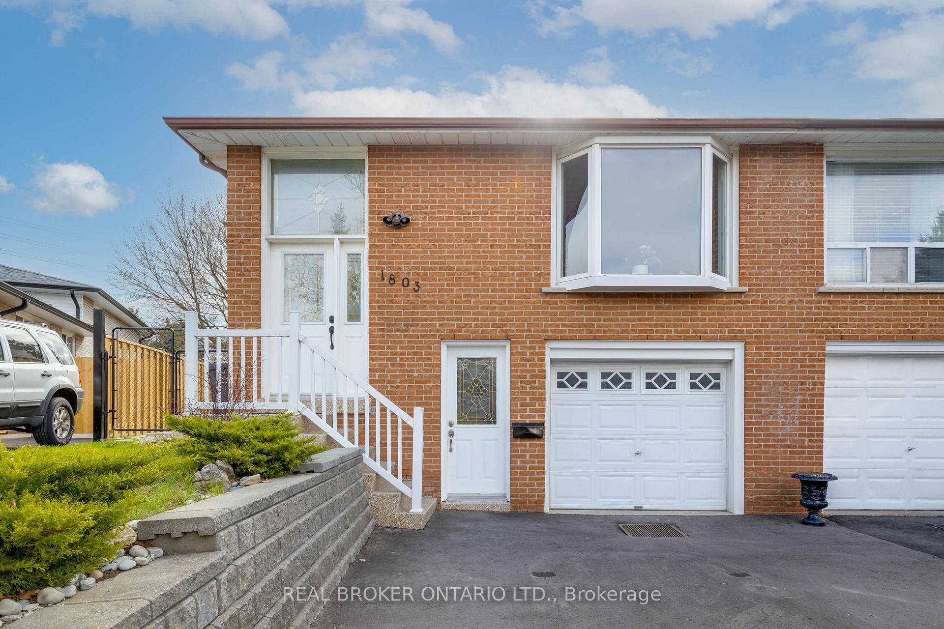 1803 Bonnymede Drive Unit Lower photo 1