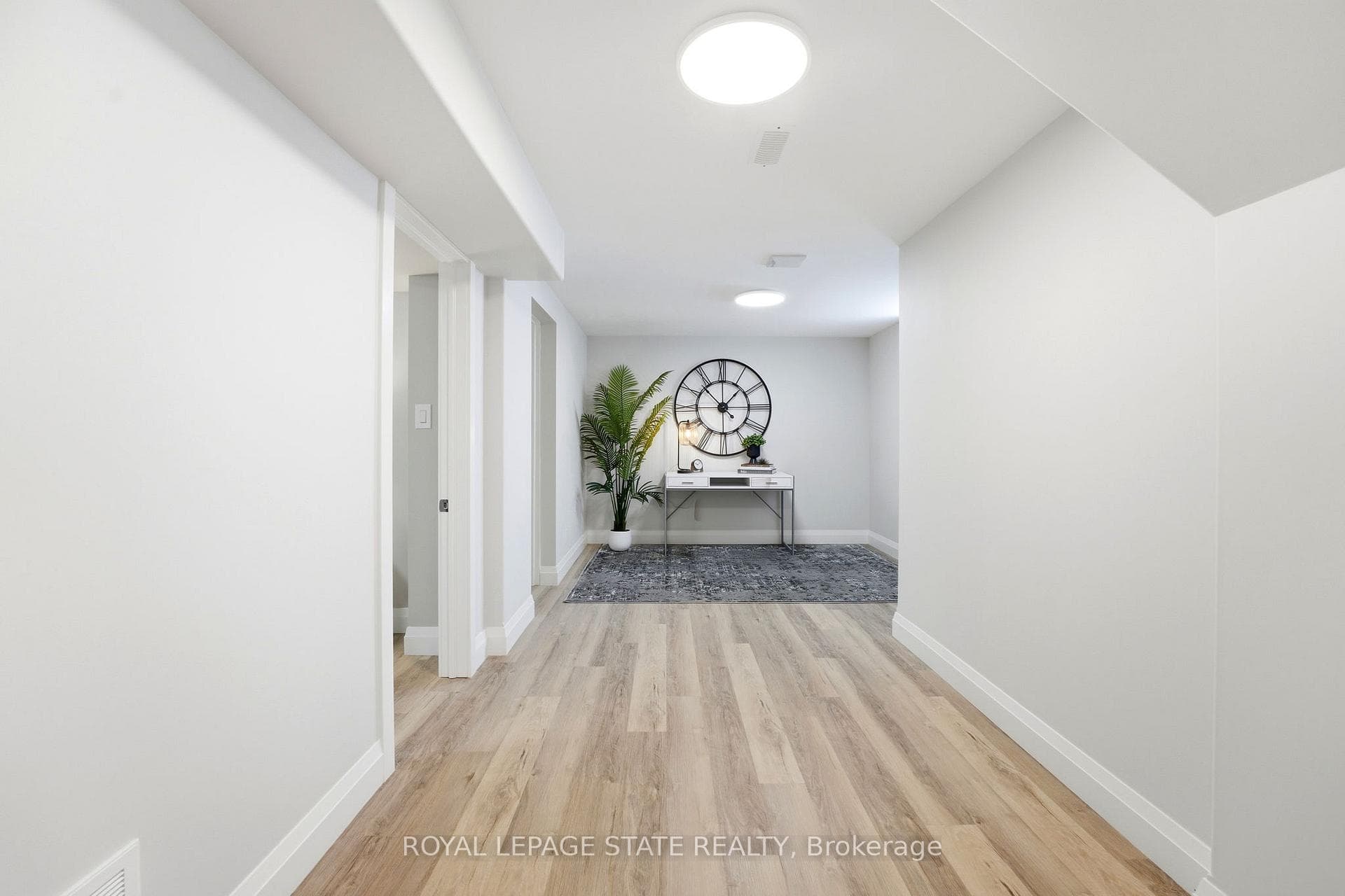 957 Queensdale Avenue photo 17