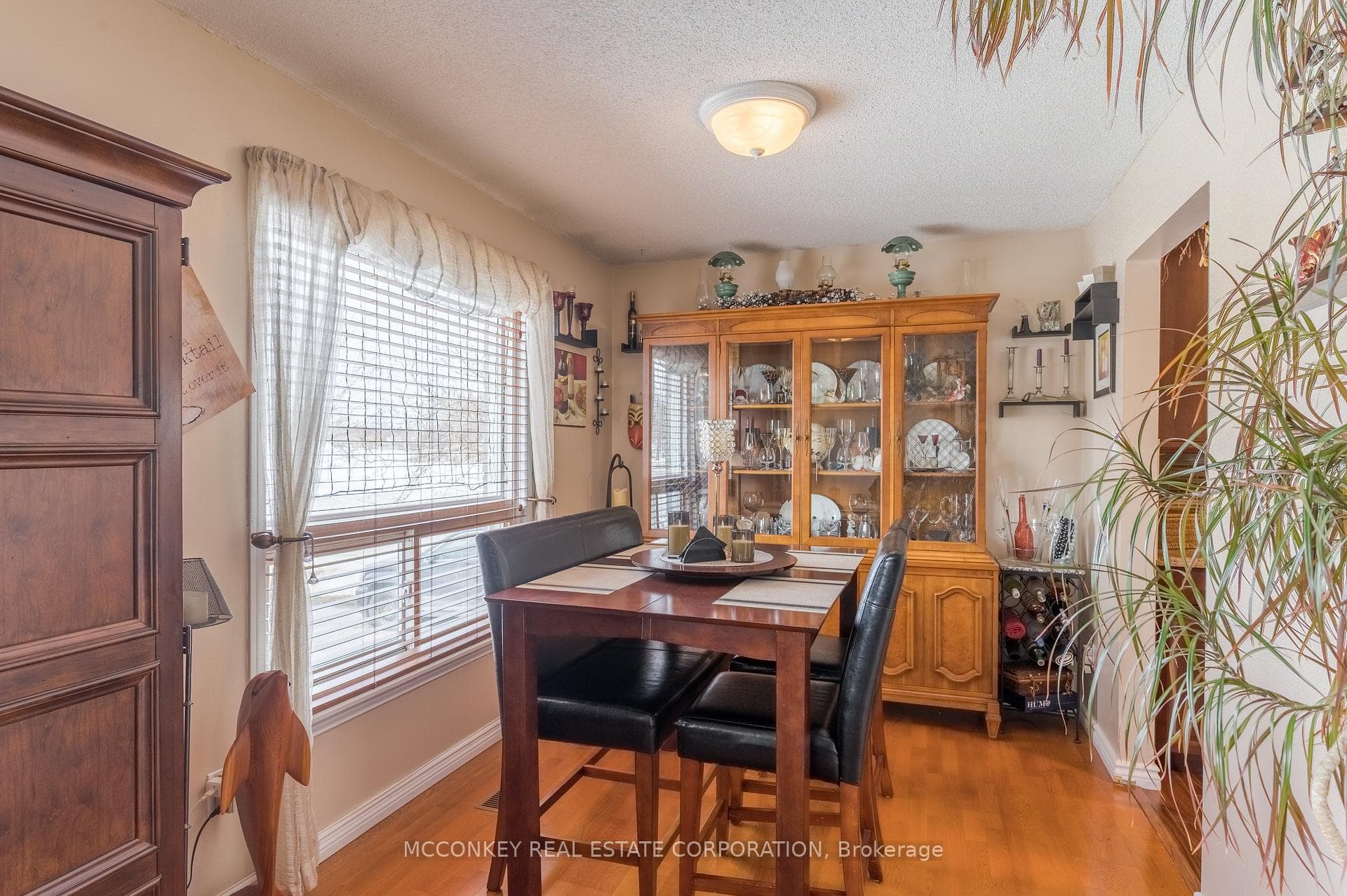 217 MIDDLEFIELD Road photo 10