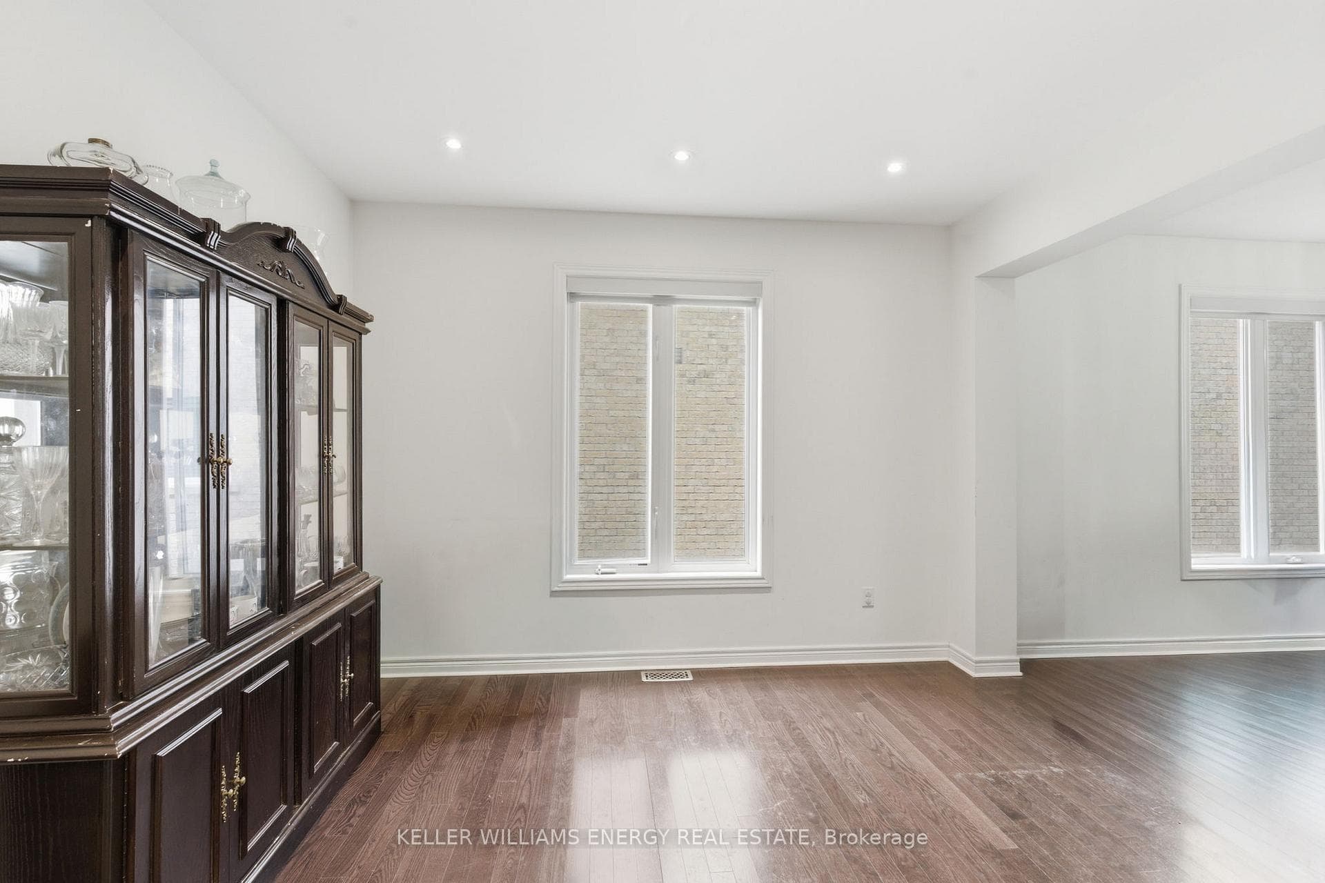 119 Stewart Crescent photo 7
