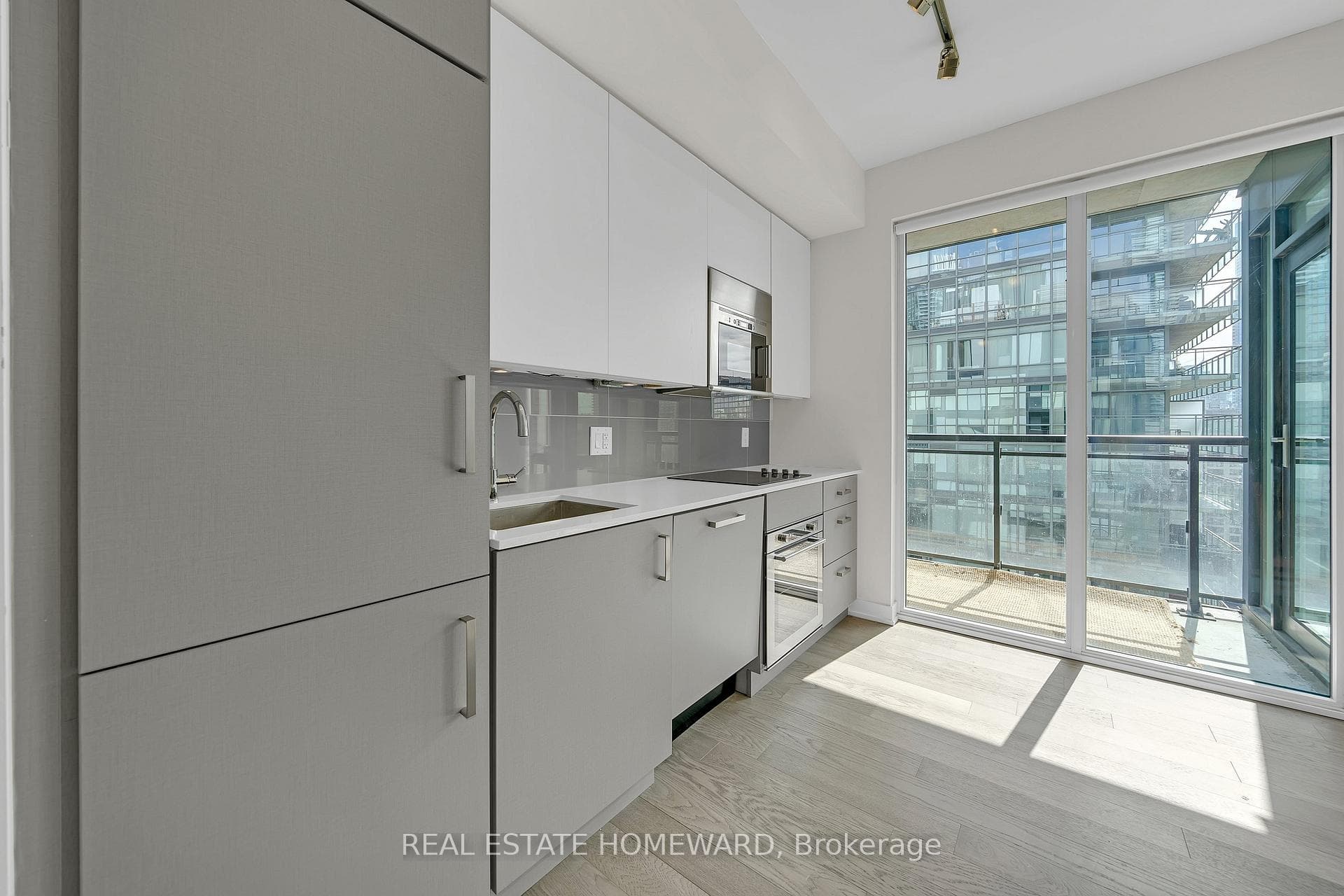 17 Dundonald Street Unit 1607 photo 4