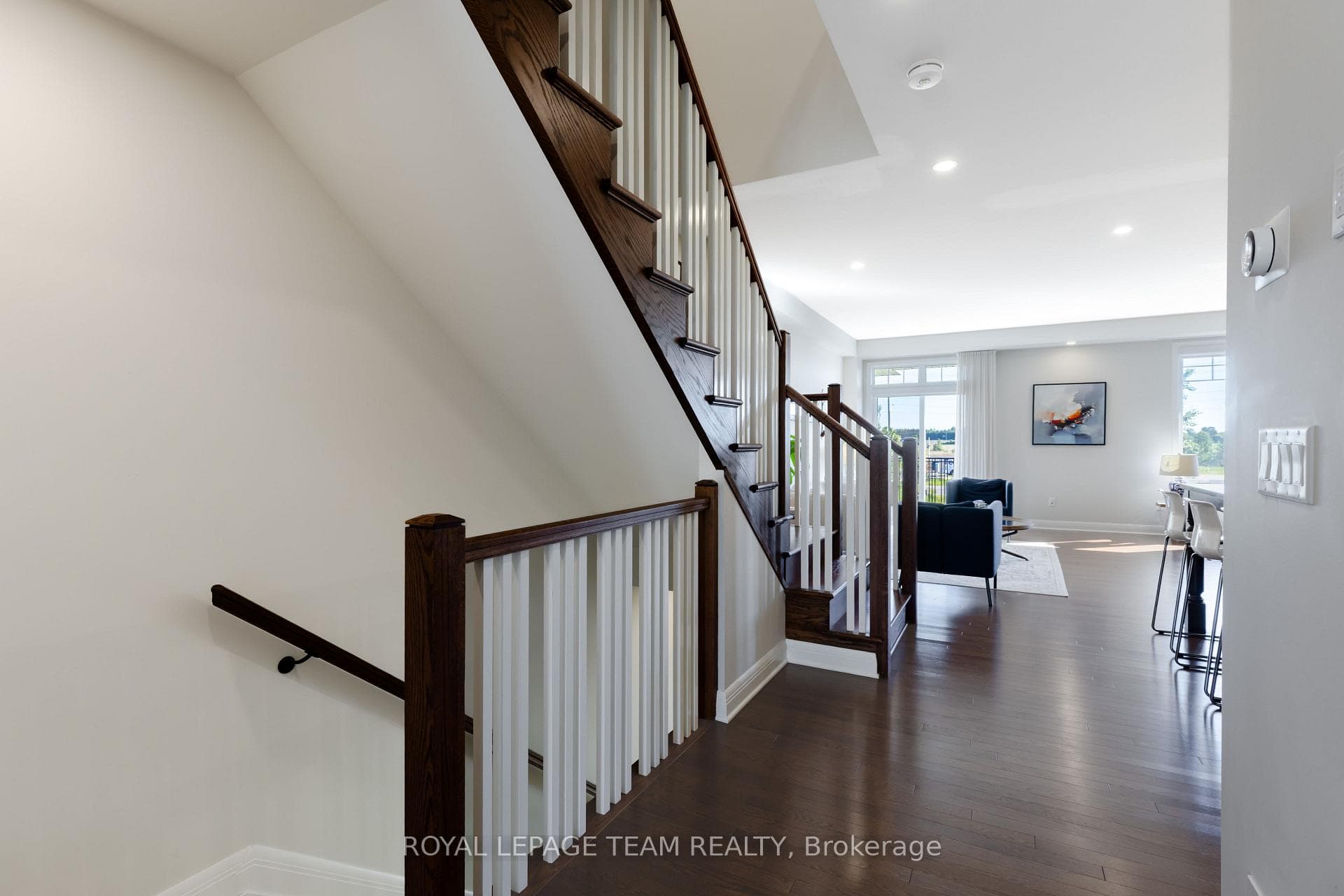 86 Escarpment Crescent photo 17