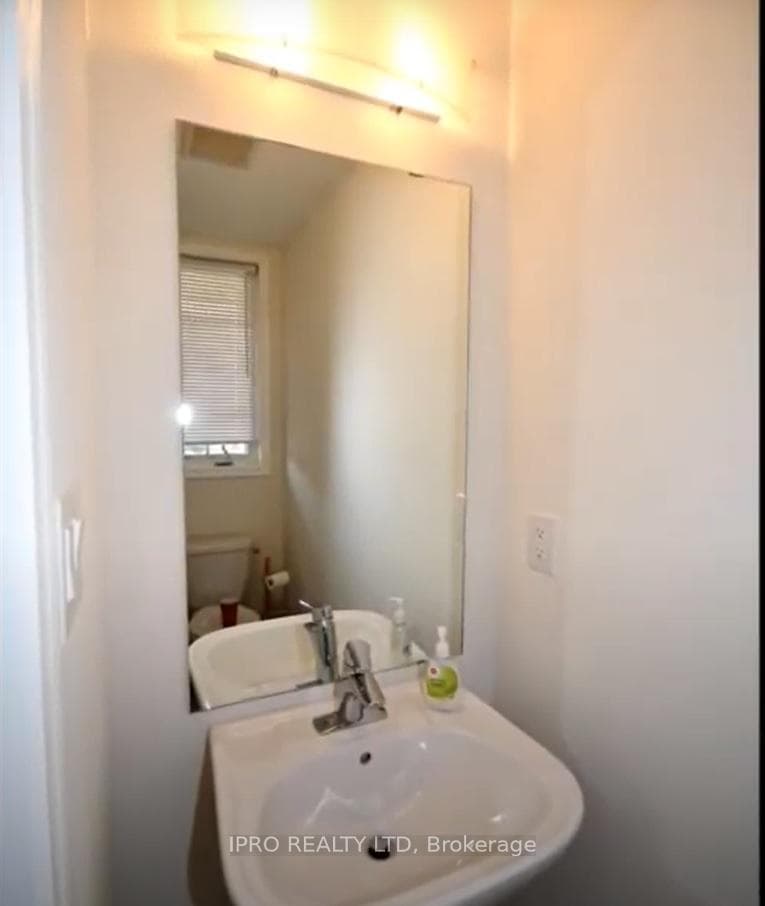 117 Munro Circle photo 4