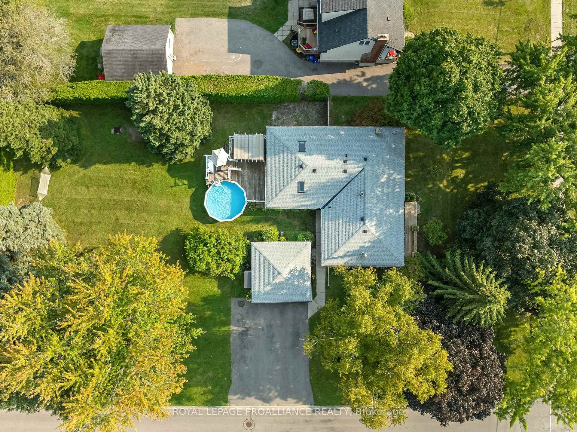 223 Garrard Road photo 3