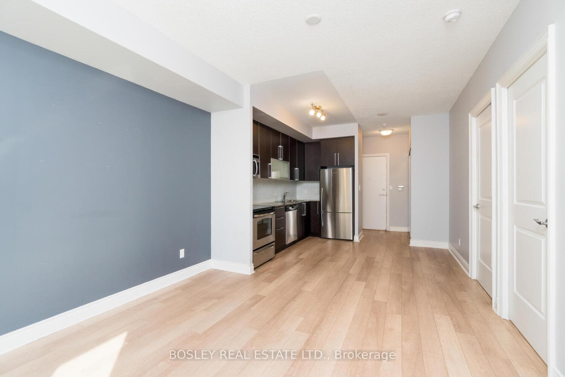 16 Brookers Lane Unit 220 photo 5