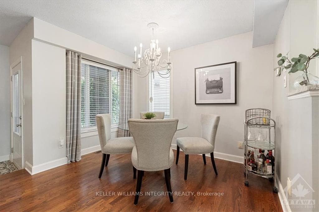 32 COLLEGE Circle photo 6