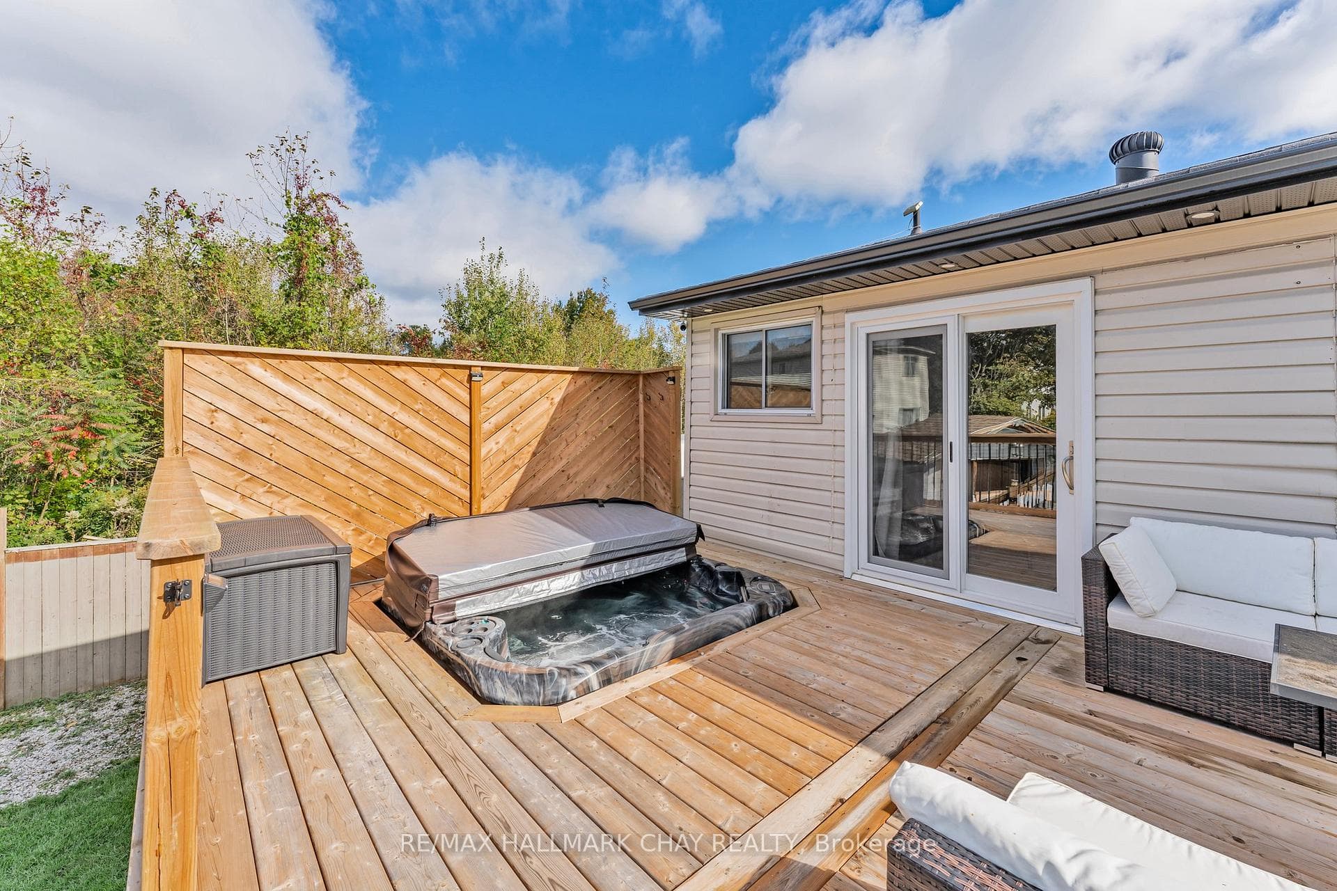 2530 Holiday Way photo 31
