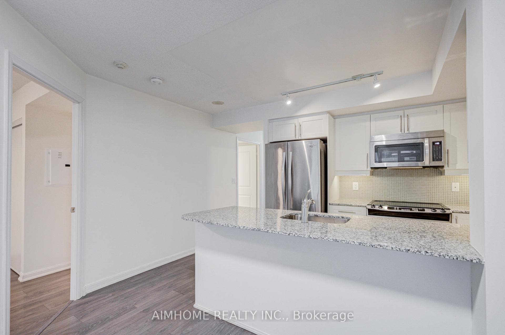 35 Bastion Street Unit 305 photo 12