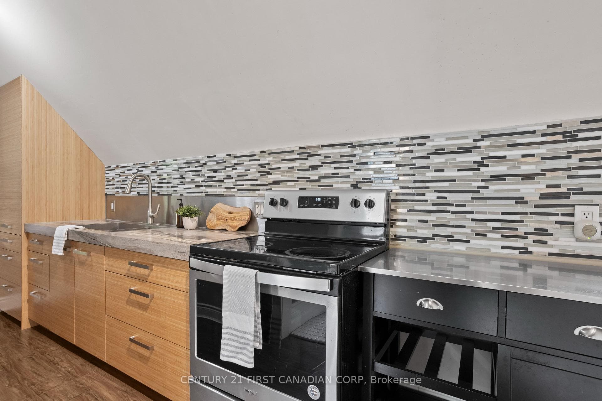 16 Woodward Avenue photo 24