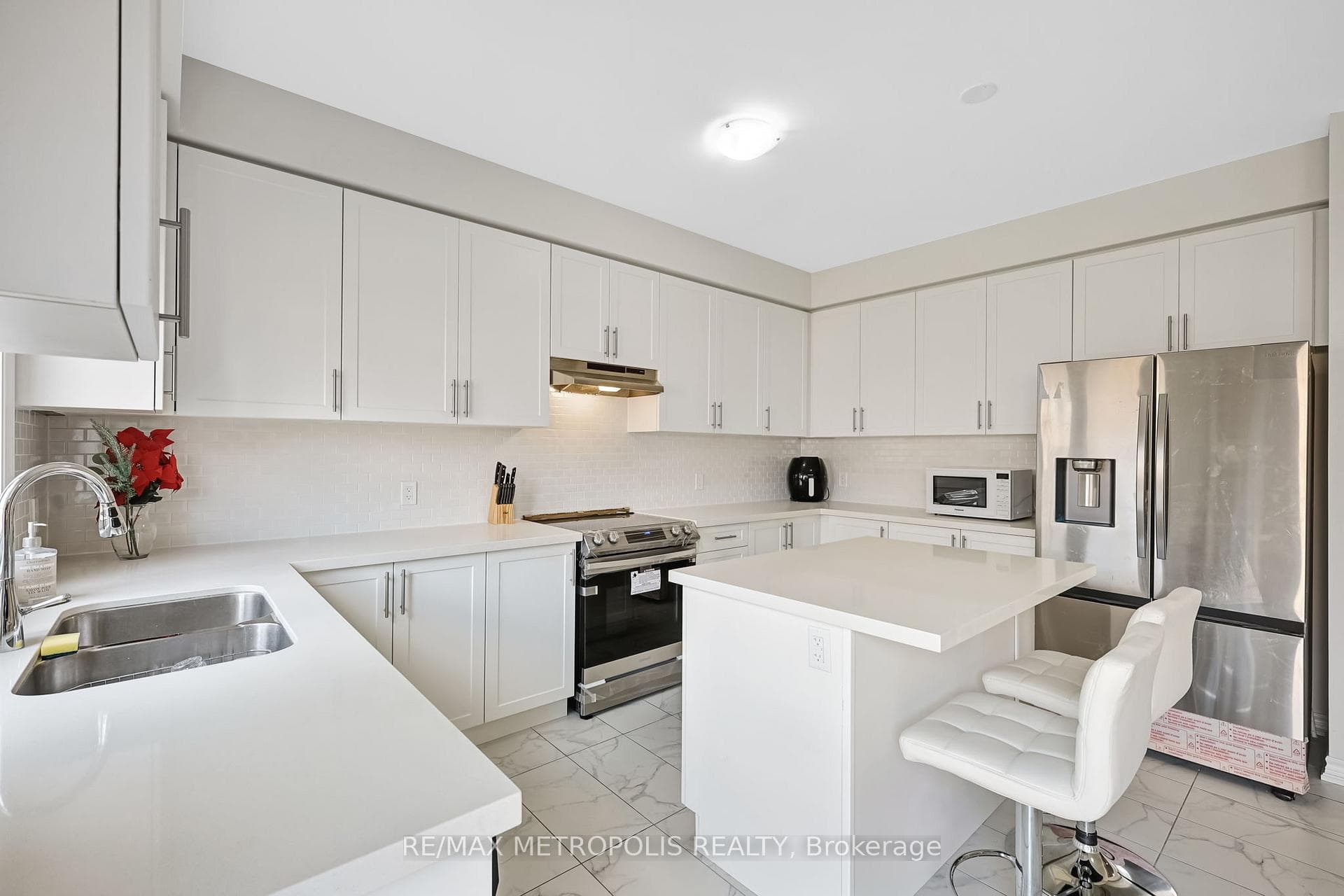 15 Douglas Kemp Crescent photo 15