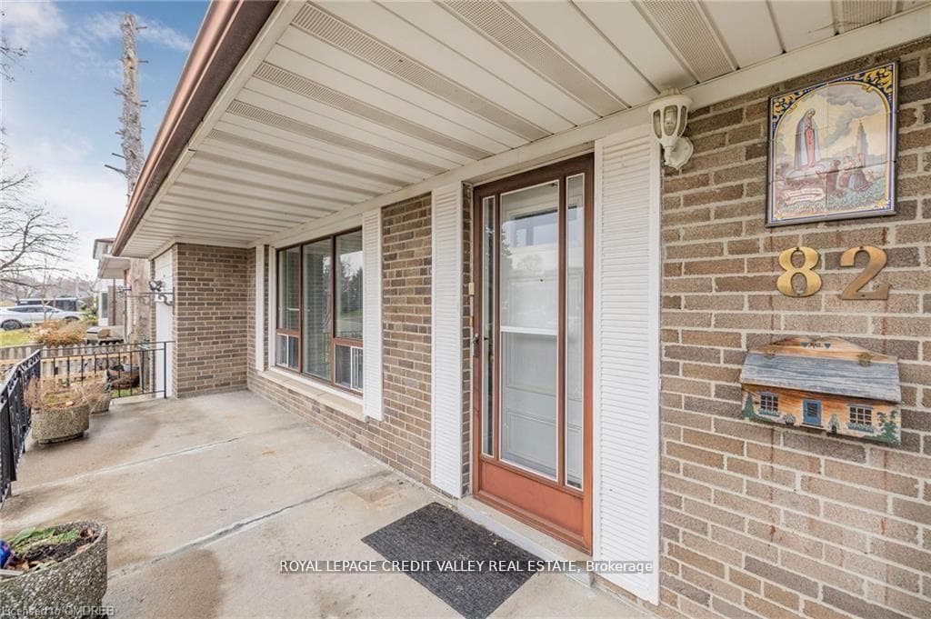 82 Terra Cotta Crescent photo 4