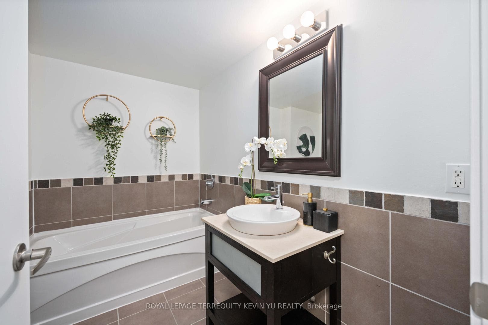 1100 Lansdowne Avenue Unit A3 photo 31