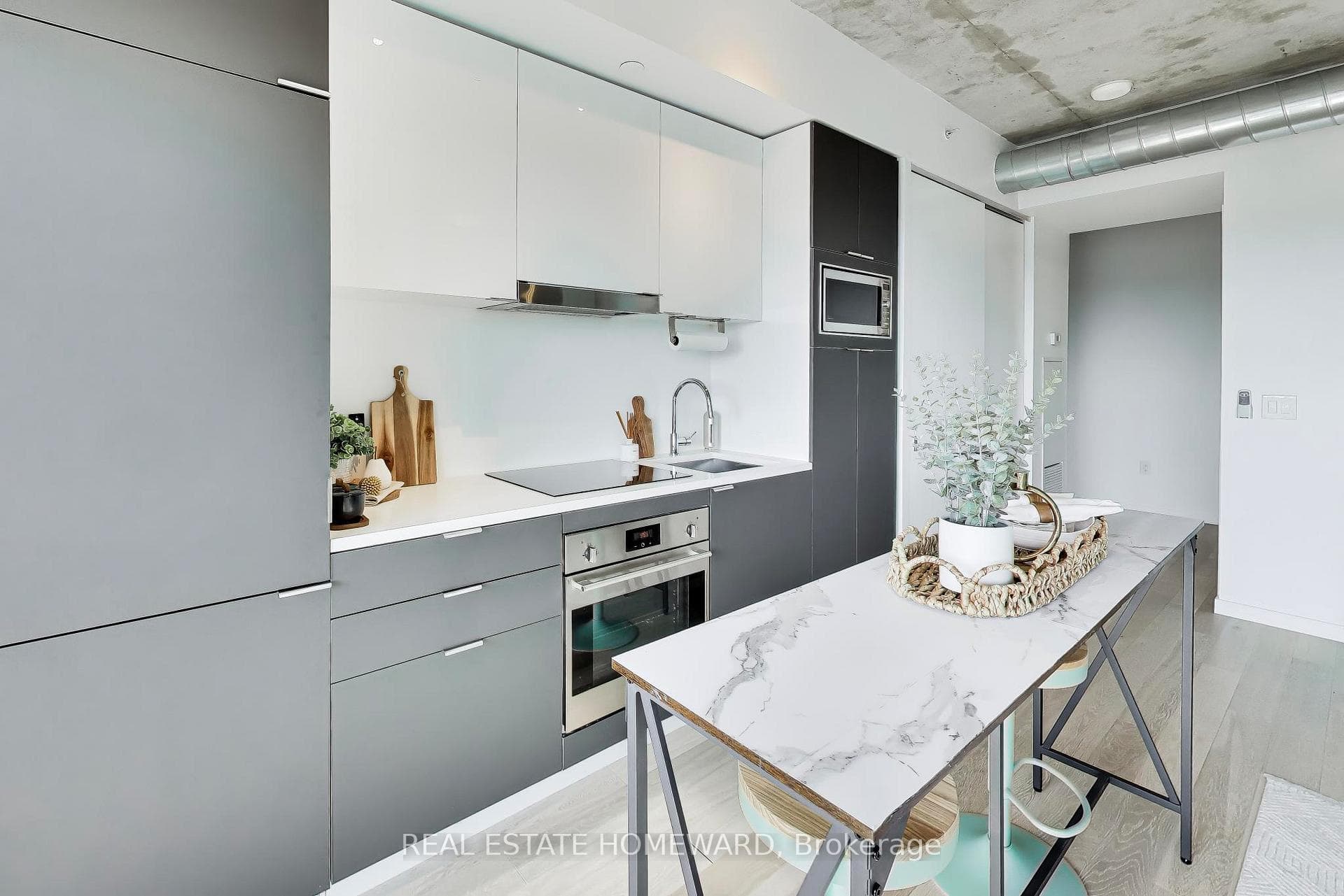 170 Bayview Avenue Unit 1011 photo 5