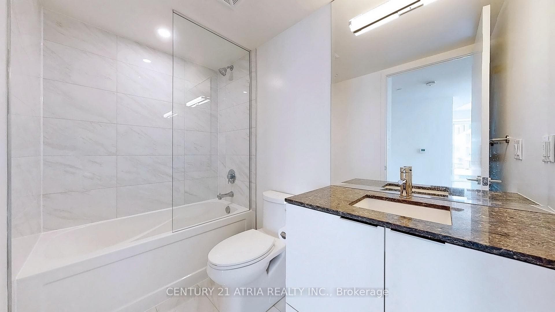 15 Queens Quay Unit 920 photo 18
