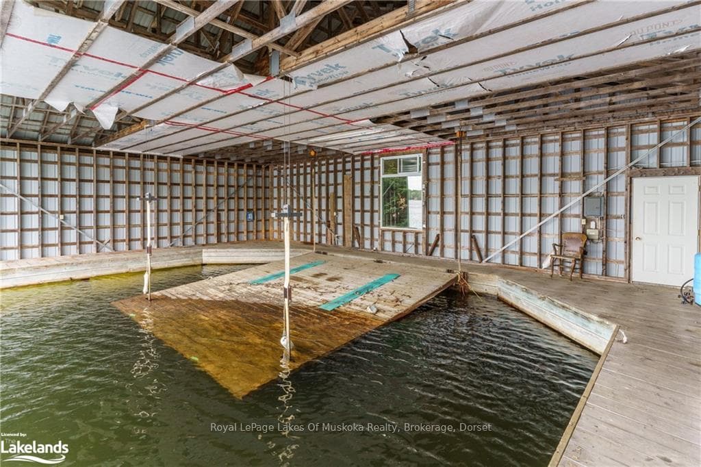 1094 CRUMBY LAKE Drive photo 39