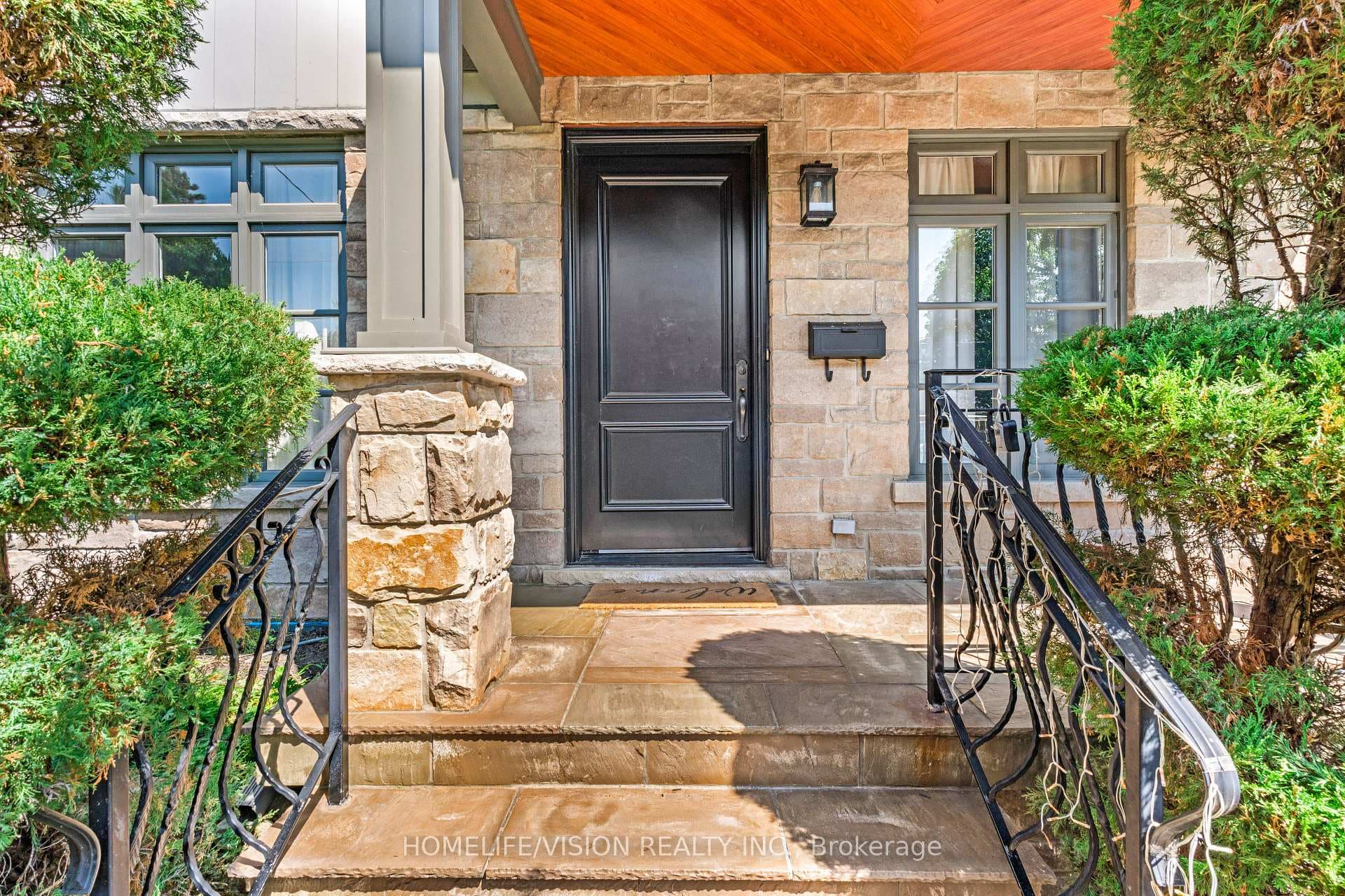 80 North Heights Road photo 3