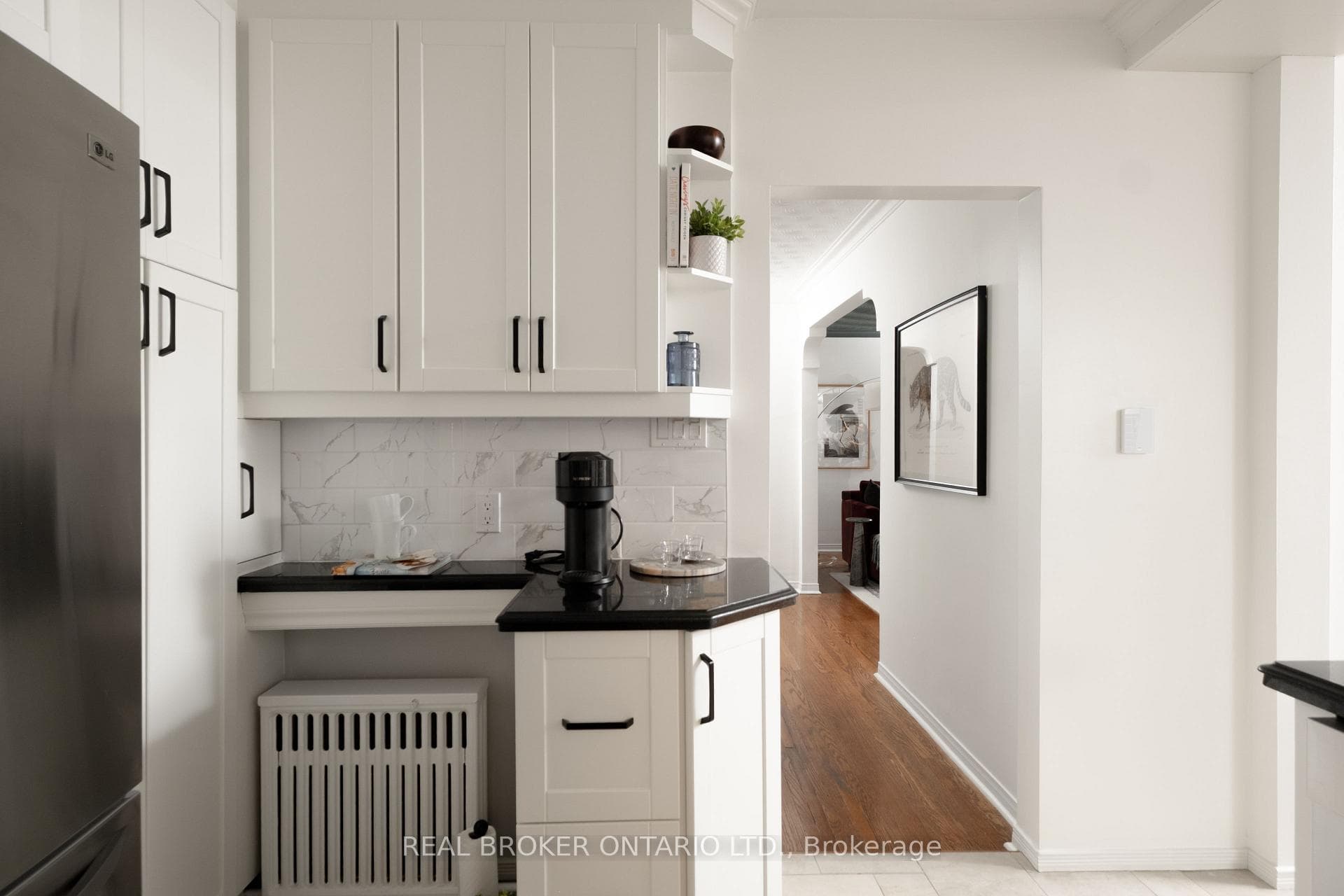 147 Thompson Avenue photo 18