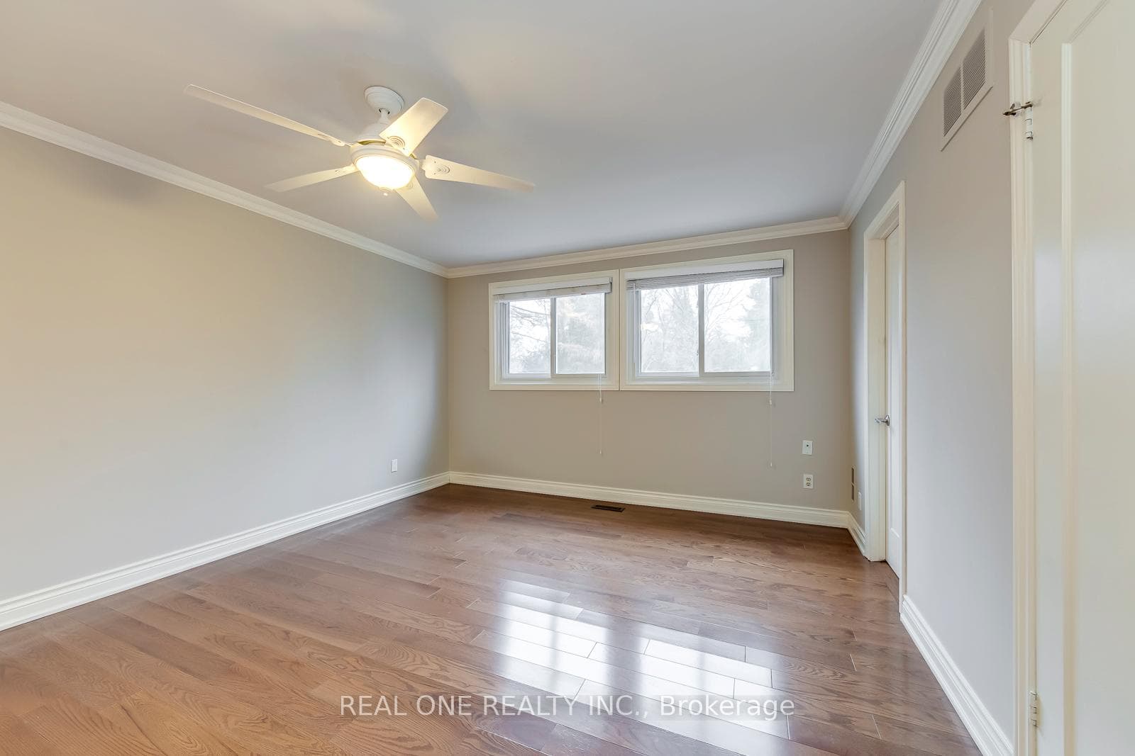 120 Blyth Crescent photo 20