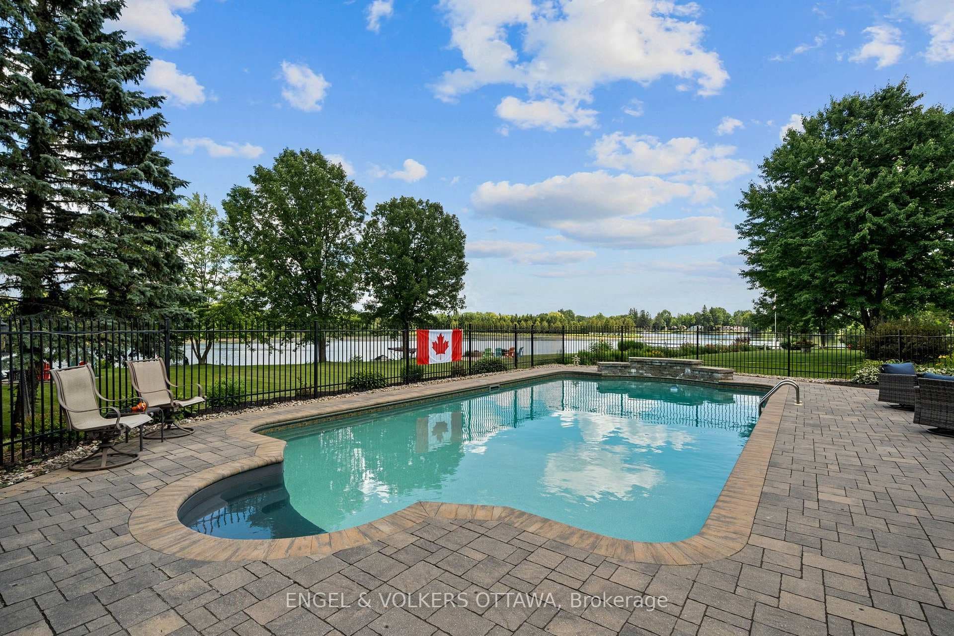5833A Rideau Valley Drive photo 36