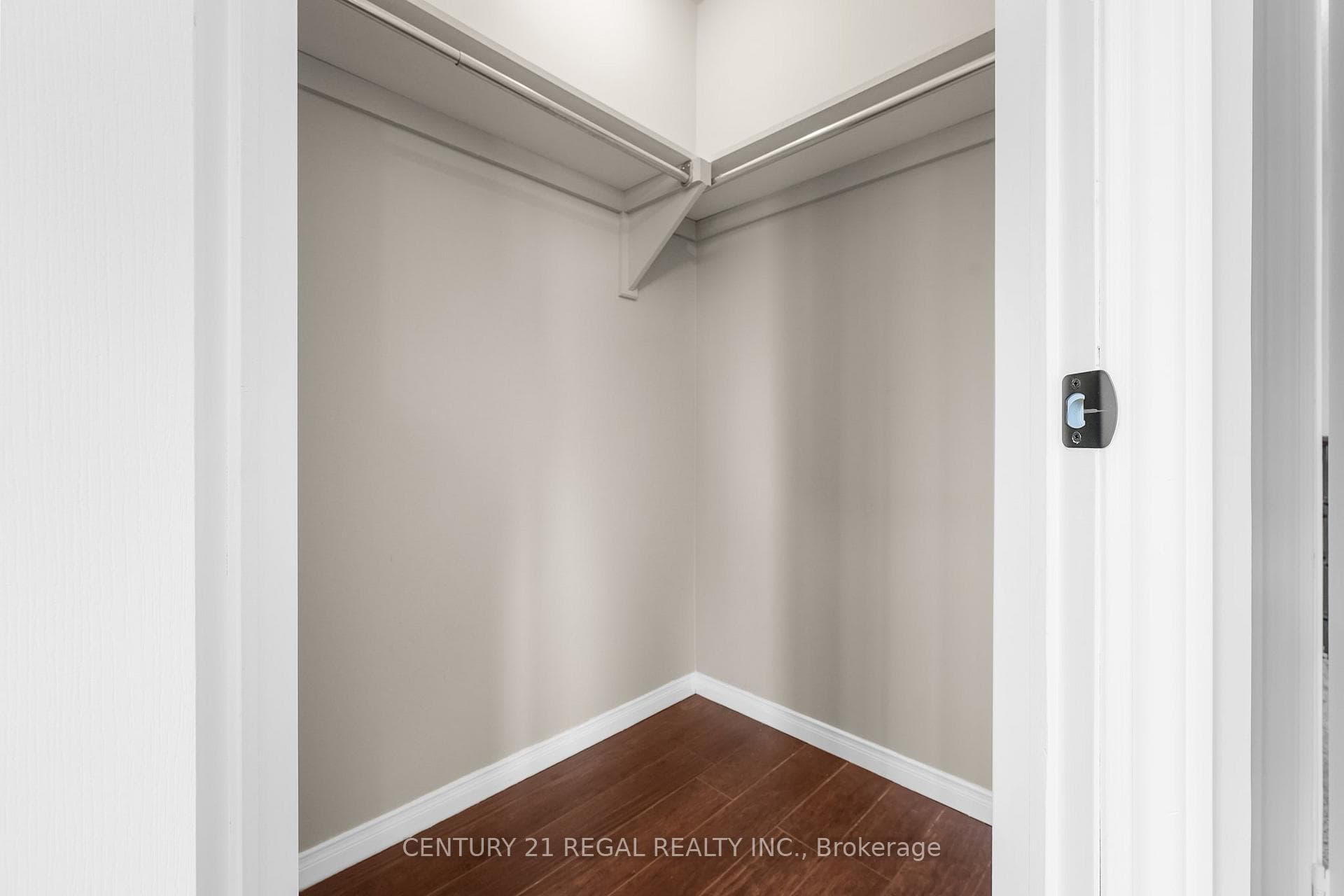 242 Ferndale Drive photo 12