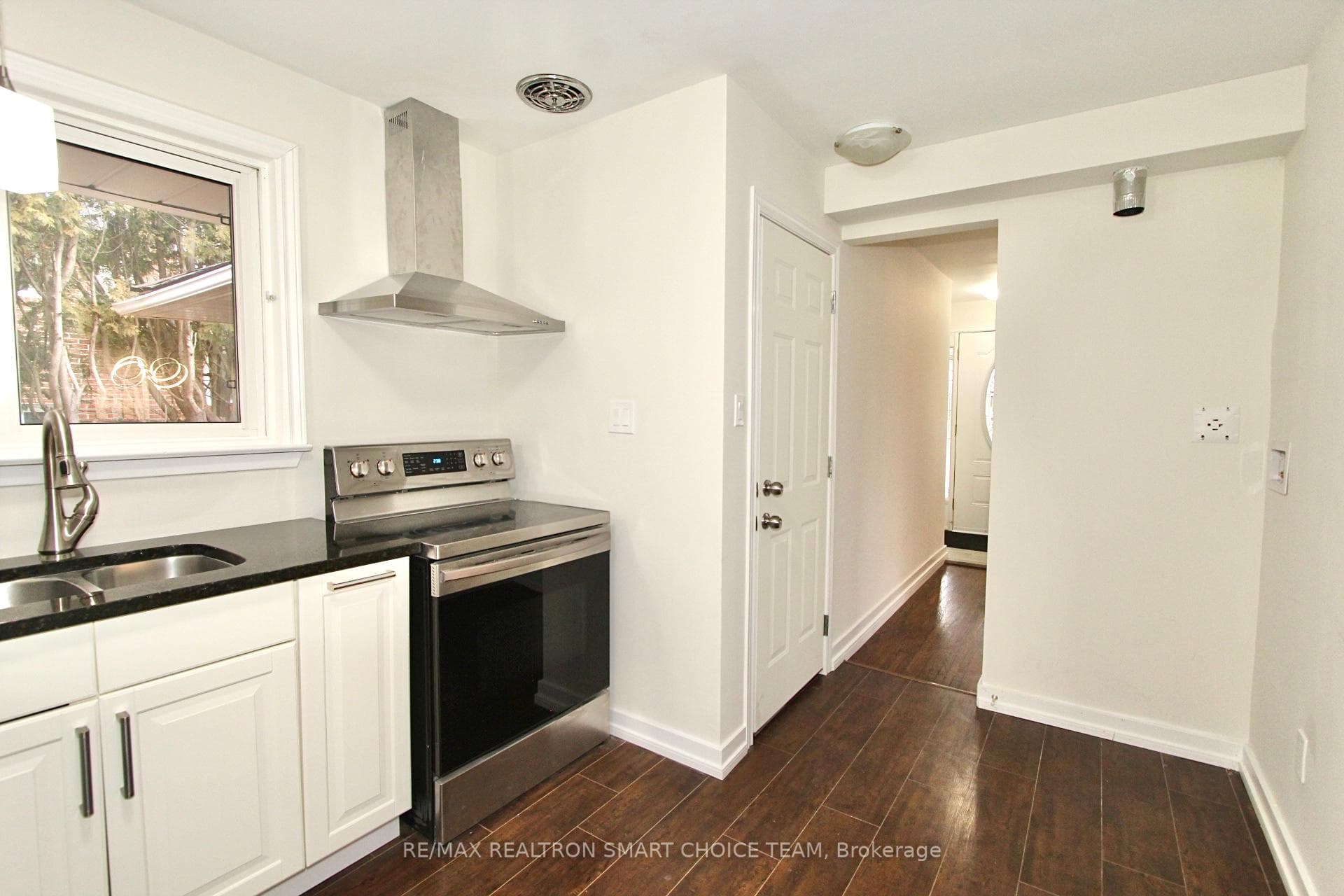 929 Crocus Crescent Unit Main photo 13