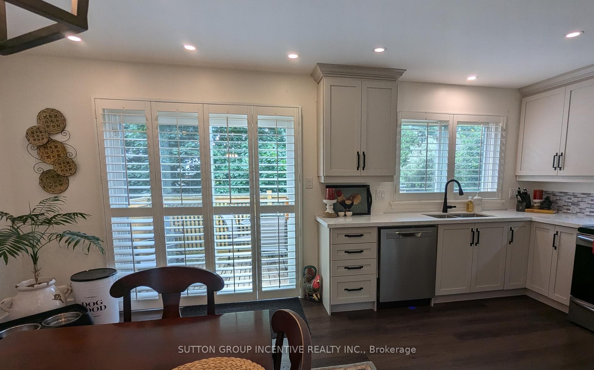 211 Sunset Crescent photo 21