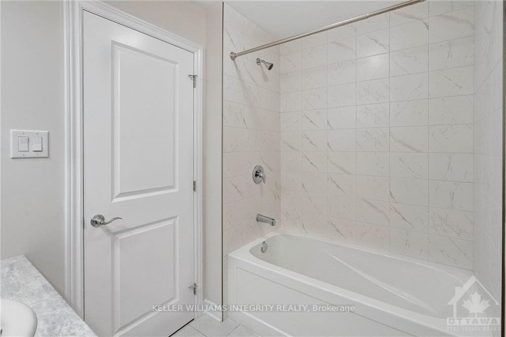 162 WABIKON Crescent photo 23