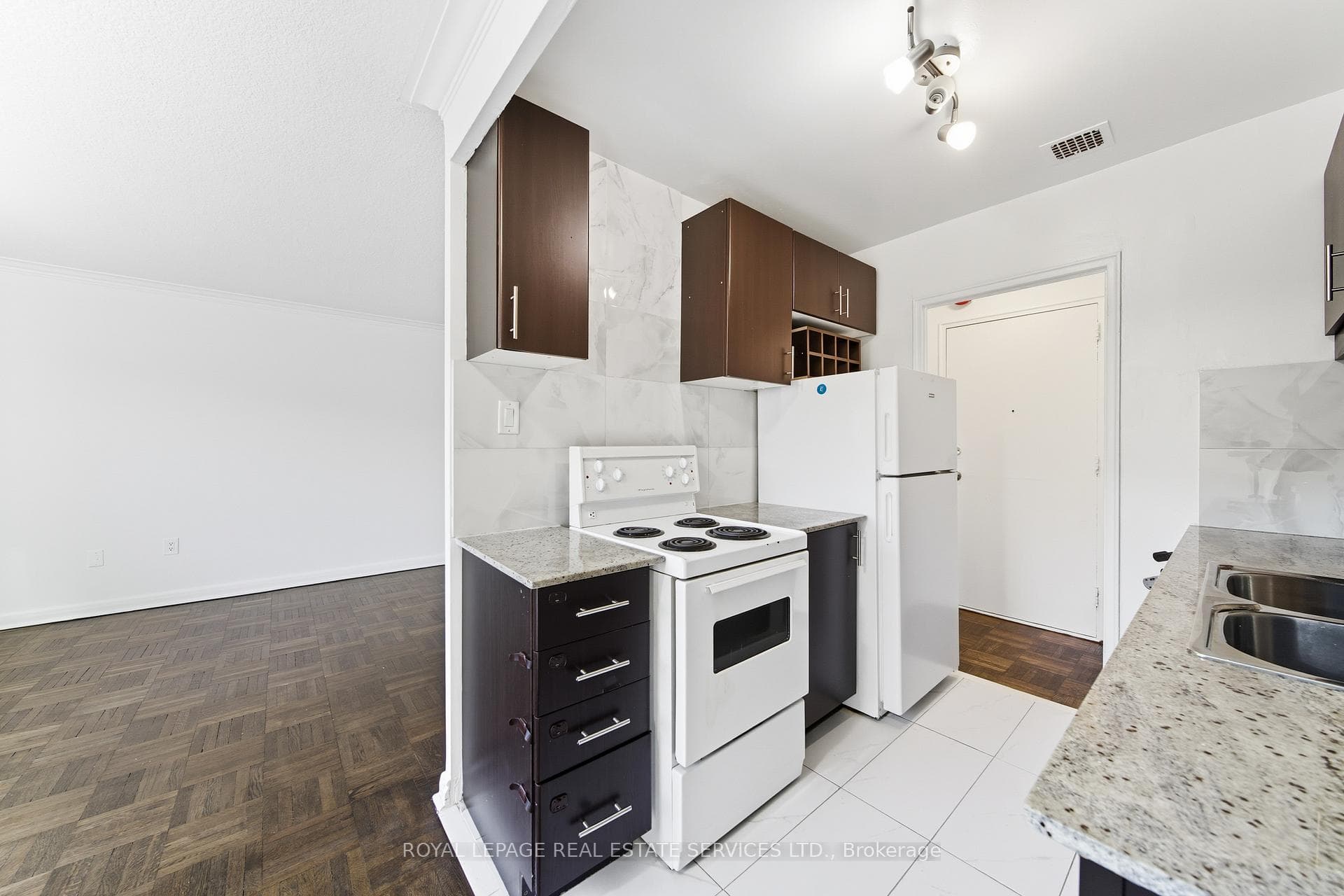167 Stephen Drive Unit 207 photo 9