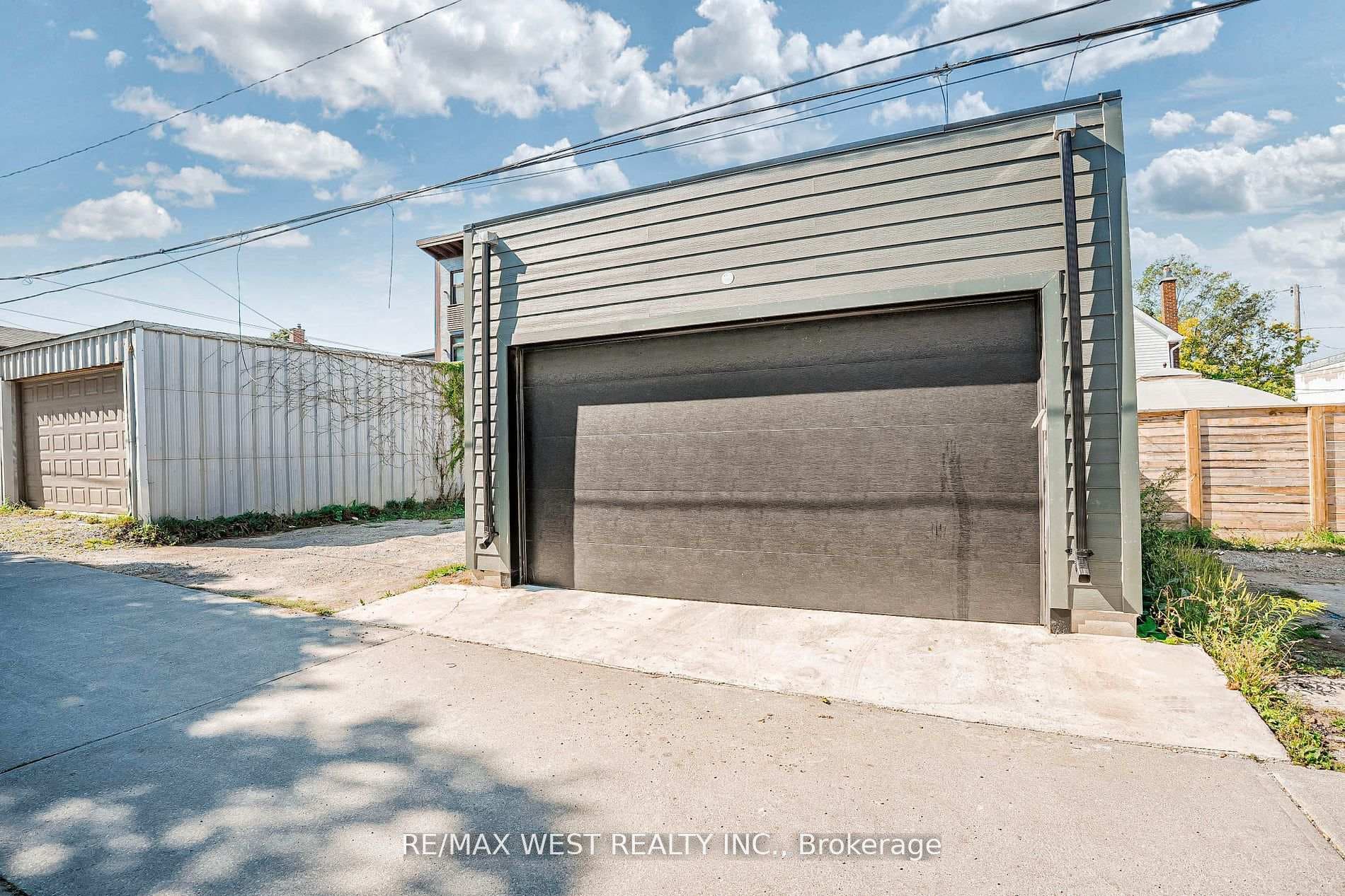291 McRoberts Avenue photo 39