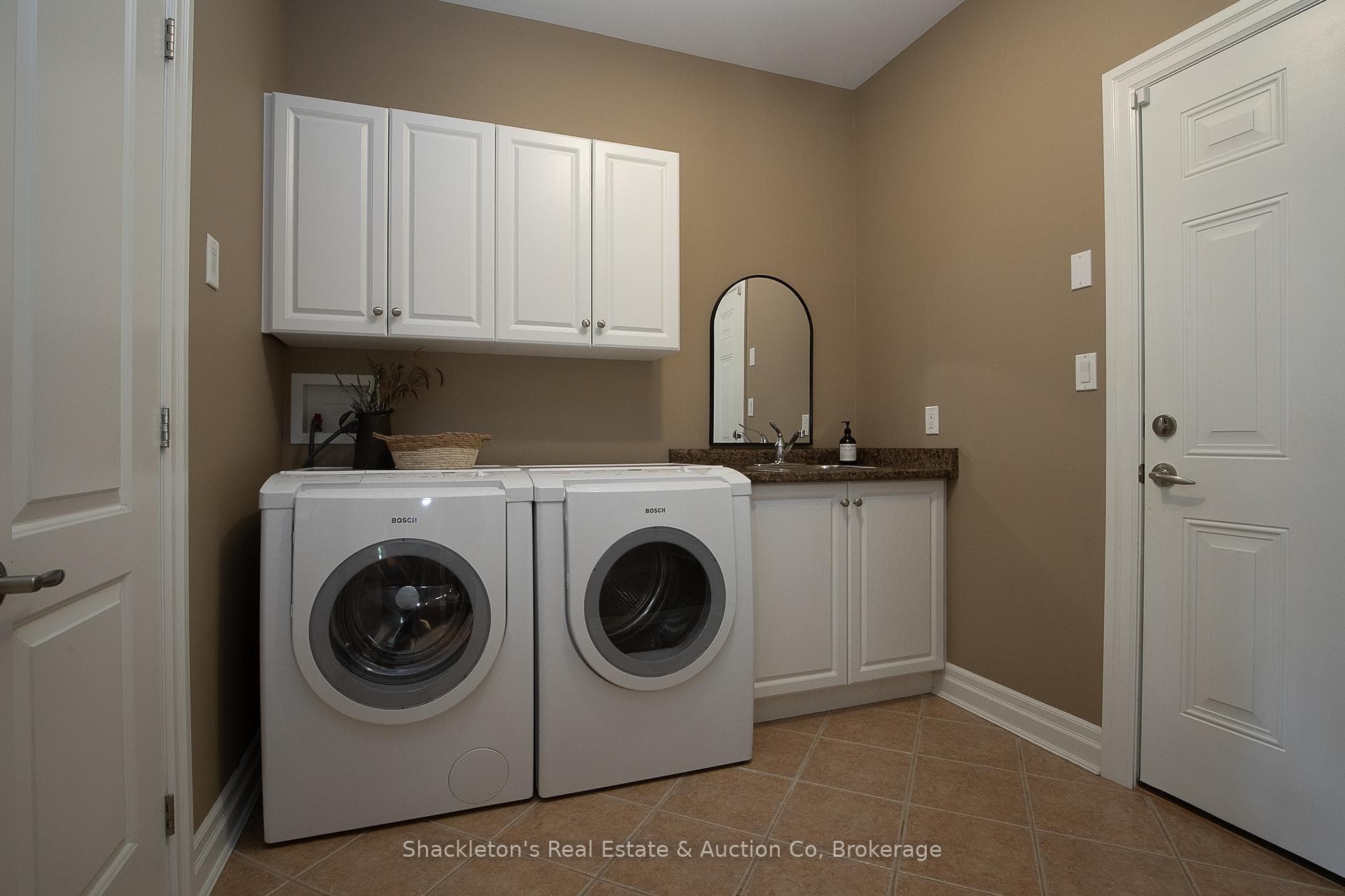 41 North Pointe Drive Unit 30 photo 23