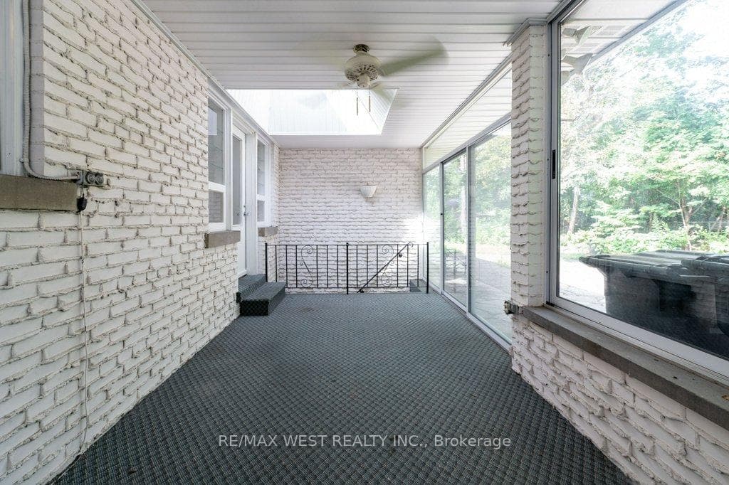 8 Farningham Crescent photo 25