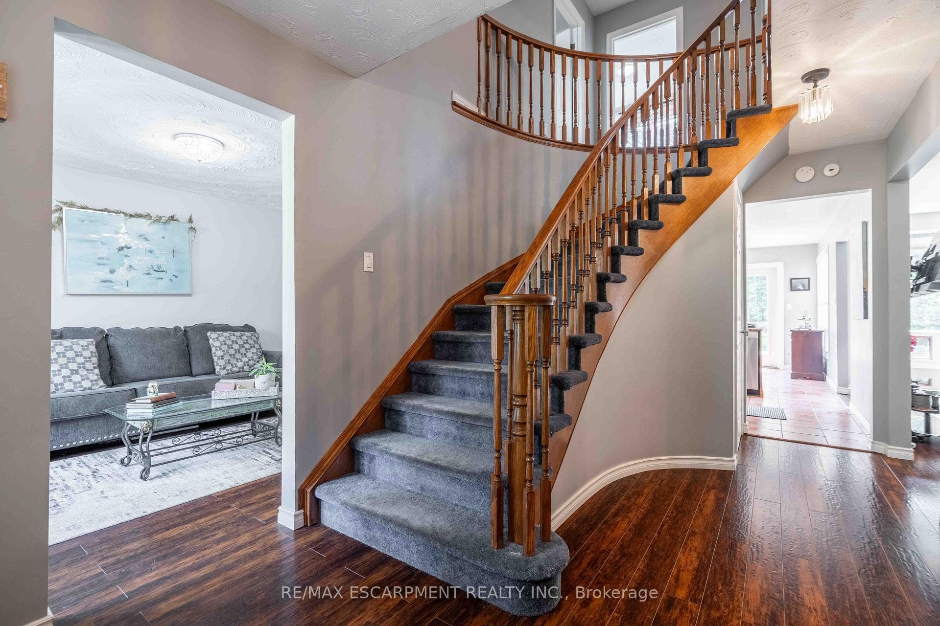 54 SELKIRK Street photo 3