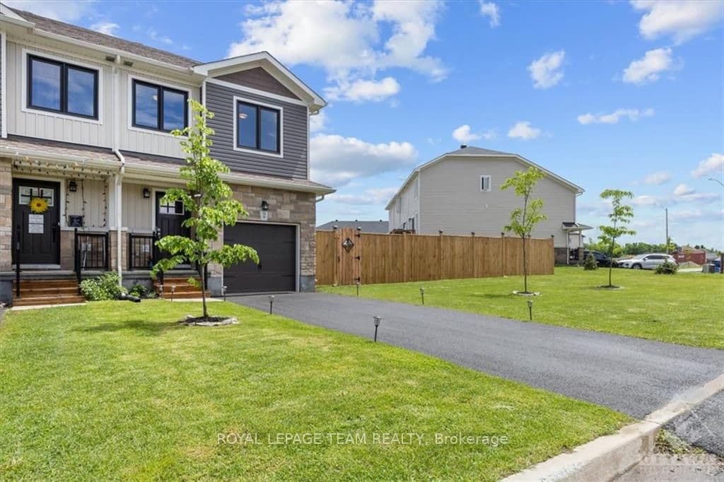 9 STAPLES Boulevard photo 2