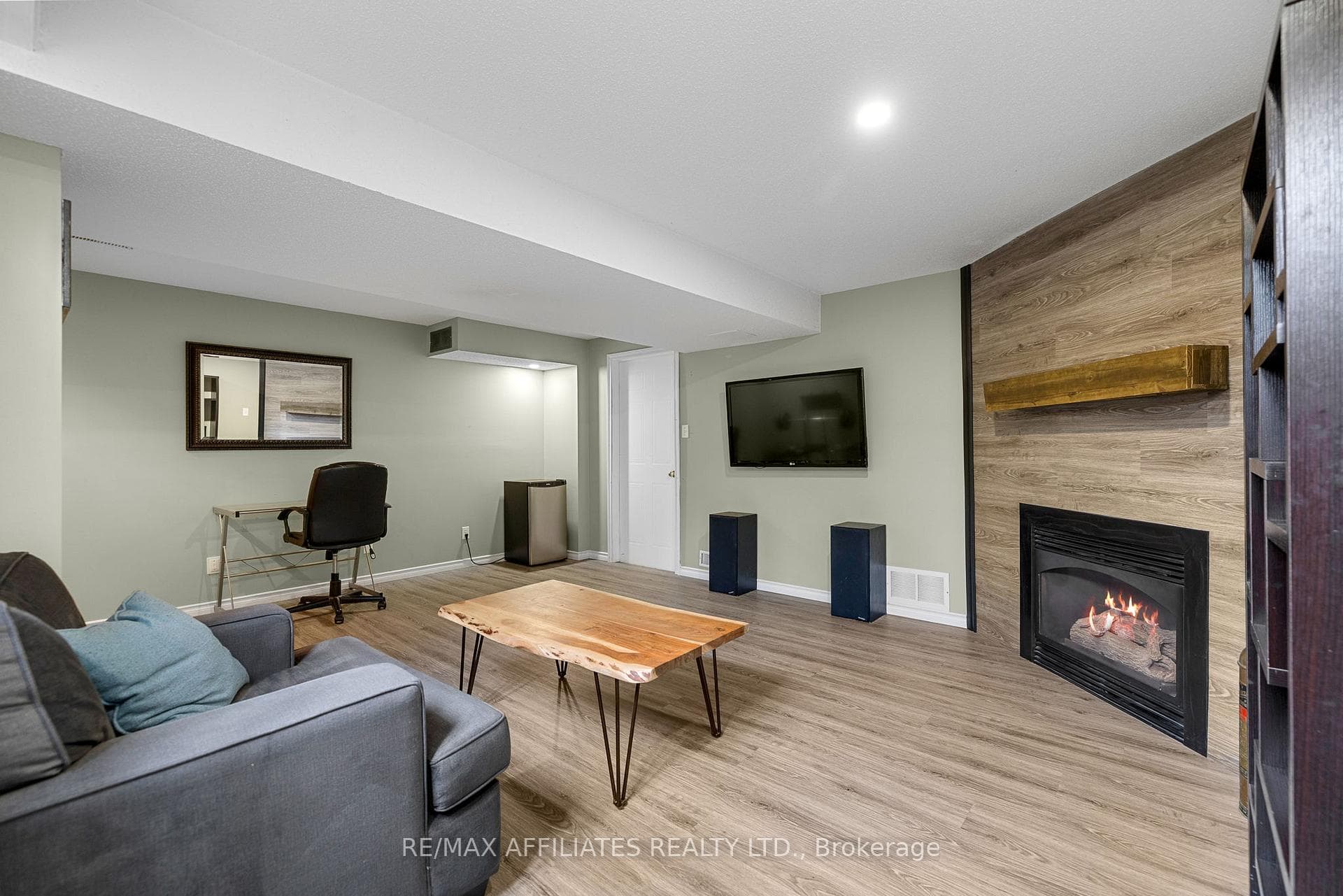 1494 Corsham Avenue photo 16