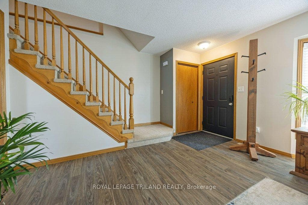 113 Manor Road photo 3