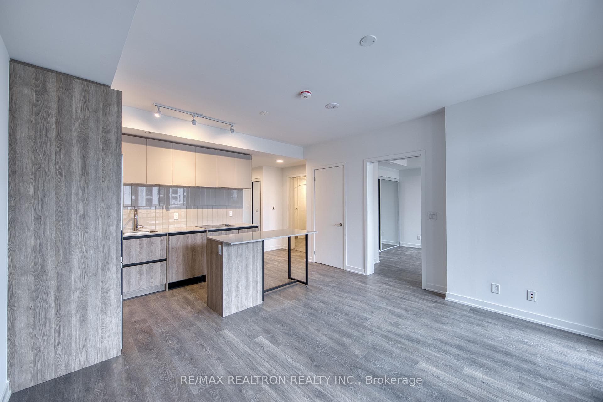 7950 Bathurst Street Unit 430 photo 2